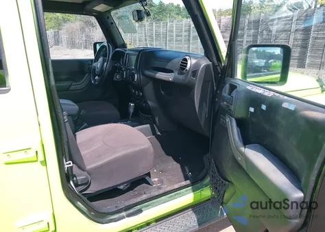 2014 Jeep Wrangler Unlimited Sport z USA, uszkodzony, nr VIN 1C4BJWDG4EL133785